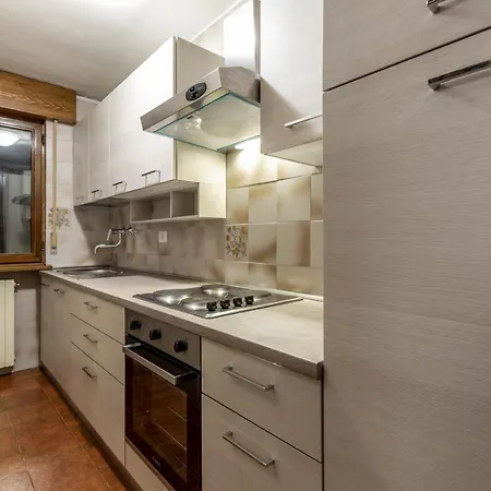 Des Alpes 1 Apartamento *